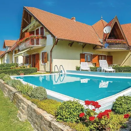 Appartamento Beautiful In W/ Outdoor Swimming Pool And 1 Bedrooms